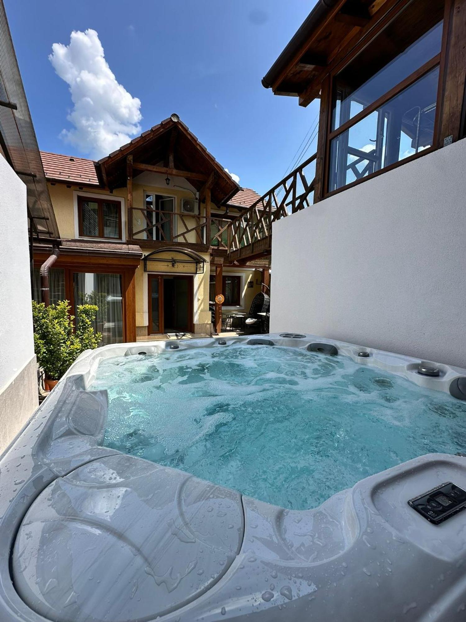 Real Home 1 Sibiu Bagian luar foto